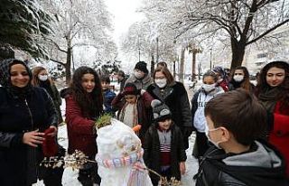 Denetime çıkan Başkan Şahin, polis ve çocuklarla...