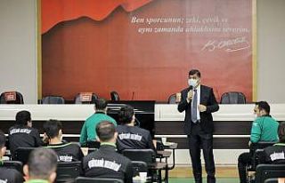 Deneyimlerini gençlerle paylaştı