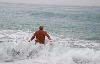 Deniz keyfini turuncu alarm bile bozamadı