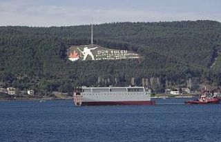 Dev geminin yarısı Çanakkale Boğaz’dan geçti