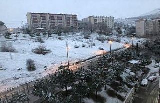 Devrek beyazlara büründü