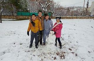 Dicle’de çocukların kar keyfi