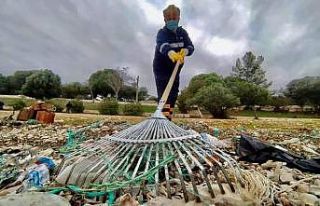 Didim’de sahil temizliği yapıldı, 1 ton çöp...