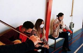 Dikilili gençler Ege türkülerinin izinde