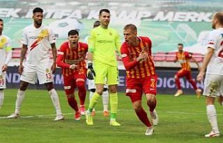 Dimitrios Kolovetsios ilk golünü attı