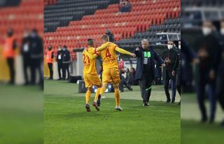 Dimitrios yine kornerden attı