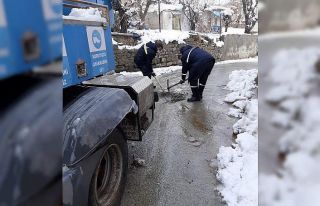 DİSKİ, donan şebekelere müdahale ederek sorunu...