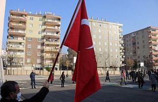 Diyarbakır’da bayrak töreni eşliğinde İstiklal...