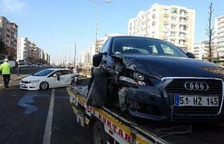 Diyarbakır’da kayganlaşan yolda zincirleme trafik...