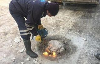 Donan kanalizasyon kapakları pürümüzle açıldı