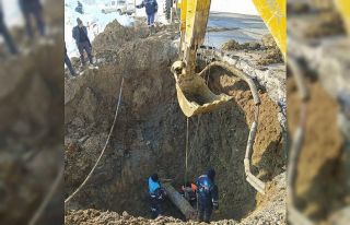 Dondurucu soğukta 6 metre derinliğindeki çukurda...