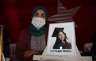 Dondurucu soğukta evlatlarının yolunu gözlemeye...