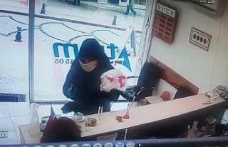 Döviz bürosunu soymaya çalışan silahlı saldırgan,...