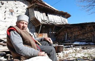 Düğmeli evin ihtiyar delikanlısı