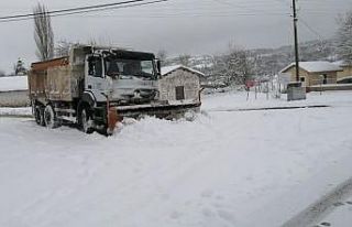 Dursunbey’de yolların kapanmaması için ekiplerin...