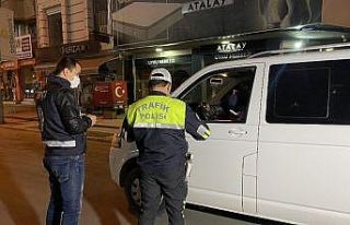 Düzce’de kısıtlamayı delen alkollü sürücü...