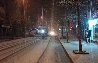 Düzce’de yağan kar kısıtlamayı unutturdu