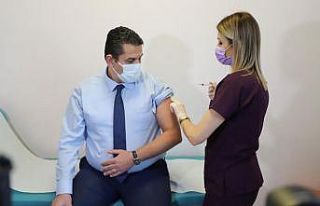 Edirne’de sağlık çalışanlarına Covid-19 aşı...