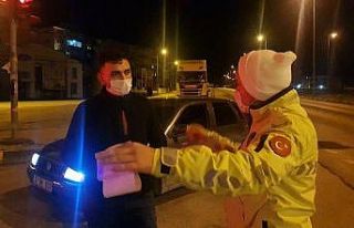 Ehliyetsiz sürücü otomobili ile cenazeye gitmeye...