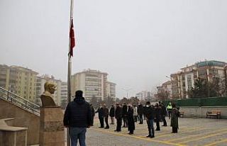Elazığ’da bayrak töreni eşliğinde istiklal...
