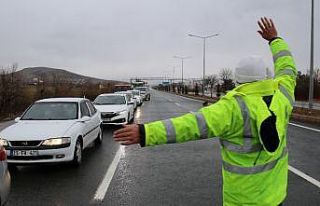 Elazığ’da şehirler arası yollarda kış lastiği...
