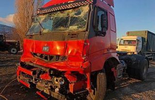 Elazığ’da zincirleme kaza 5 araç birbirine girdi:...