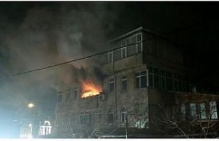 Elektrikli battaniyeden çıkan yangın apartmanı...