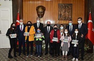Elginkan Vakfı’ndan öğrencilere kitap seti