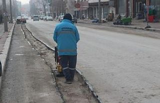 Emirdağ da bozulan yollarda asfalt yama çalışmaları...