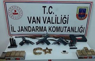 Erciş’te çok sayıda kaçak silah ve mühimmat...