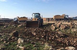 Ergani Belediyesi kırsal mahalle yollarını kilitli...