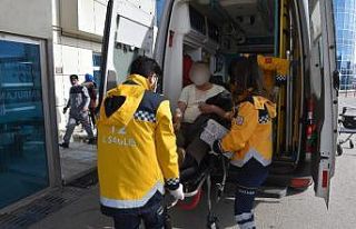 Erkeğe eşinden sopalı ve satırlı şiddet