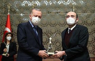 ERÜ Öğretim Üyeleri TÜBİTAK ve TÜBA bilim ödüllerini...