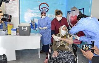 Erzurum’da Bakımevinde kalan yaşlılar aşılanmaya...