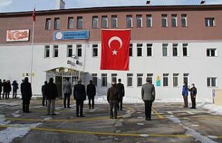 Erzurum’da bayrak töreni