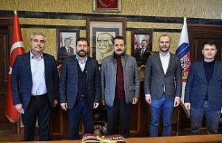Eski Bakan Faruk Çelik tatil için Sındırgı’yı...