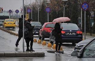 Eskişehir’de beklenen yağmur başladı