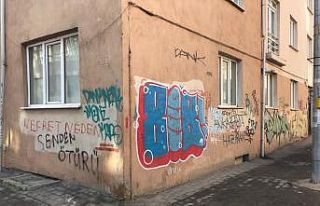 Eskişehir’de binaların duvarları karalama defterine...