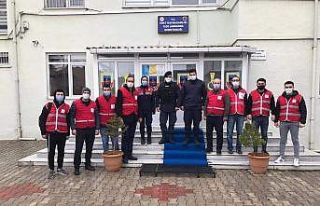 Esnaflara siperlik ve maske dağıttılar