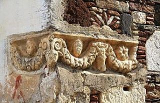 Ev duvarındaki tarihi eser müzeye taşınacak