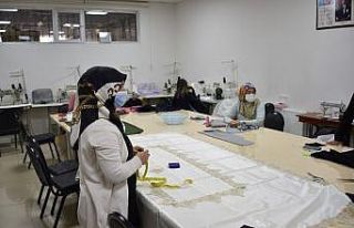 Ev hanımları kurslarla meslek sahibi oluyor