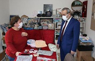 Ev hanımlarının yaptıkları el emeği ürünleri...