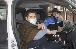 Evden dışarı çıkamayan engelli çocuğu polis...