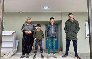 Evi yanan aileye hayırseverler sahip çıktı