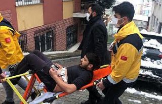 Evinde silahla oynarken kendisini vurdu