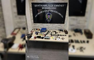 Evini silah atölyesine çevirdi
