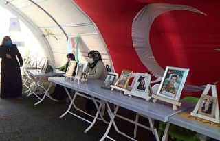 Evlat nöbetindeki aileler PKK’nın 13 yıl önceki...