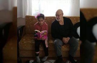 Evlerden çıkamayan öğrenciler zamanlarını kitap...
