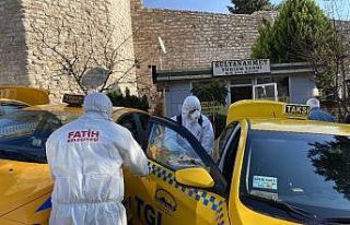 Fatih’te taksi ve taksi durakları korona virüse...