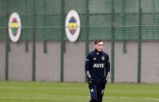 Fenerbahçe’de Mesut Özil bireysel çalıştı